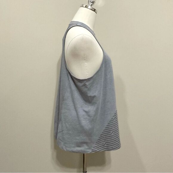 Womens Chicago Bulls Tank Top Grey Sz M New Under Armour Racer Back HeatGear - Picture 3 of 7